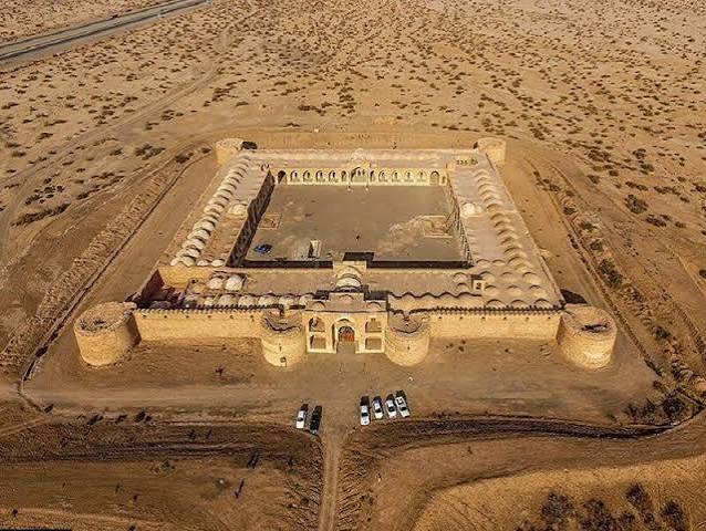 الخانات (القوافل‌سرايات) الإيرانية